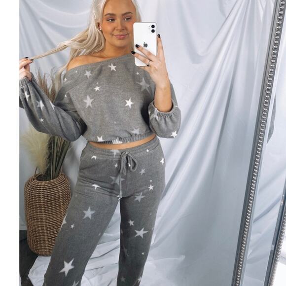 Long sleeve off the shoulder Cropped top high waisted sweatpants Star Lounge Set - Picture 7 of 14